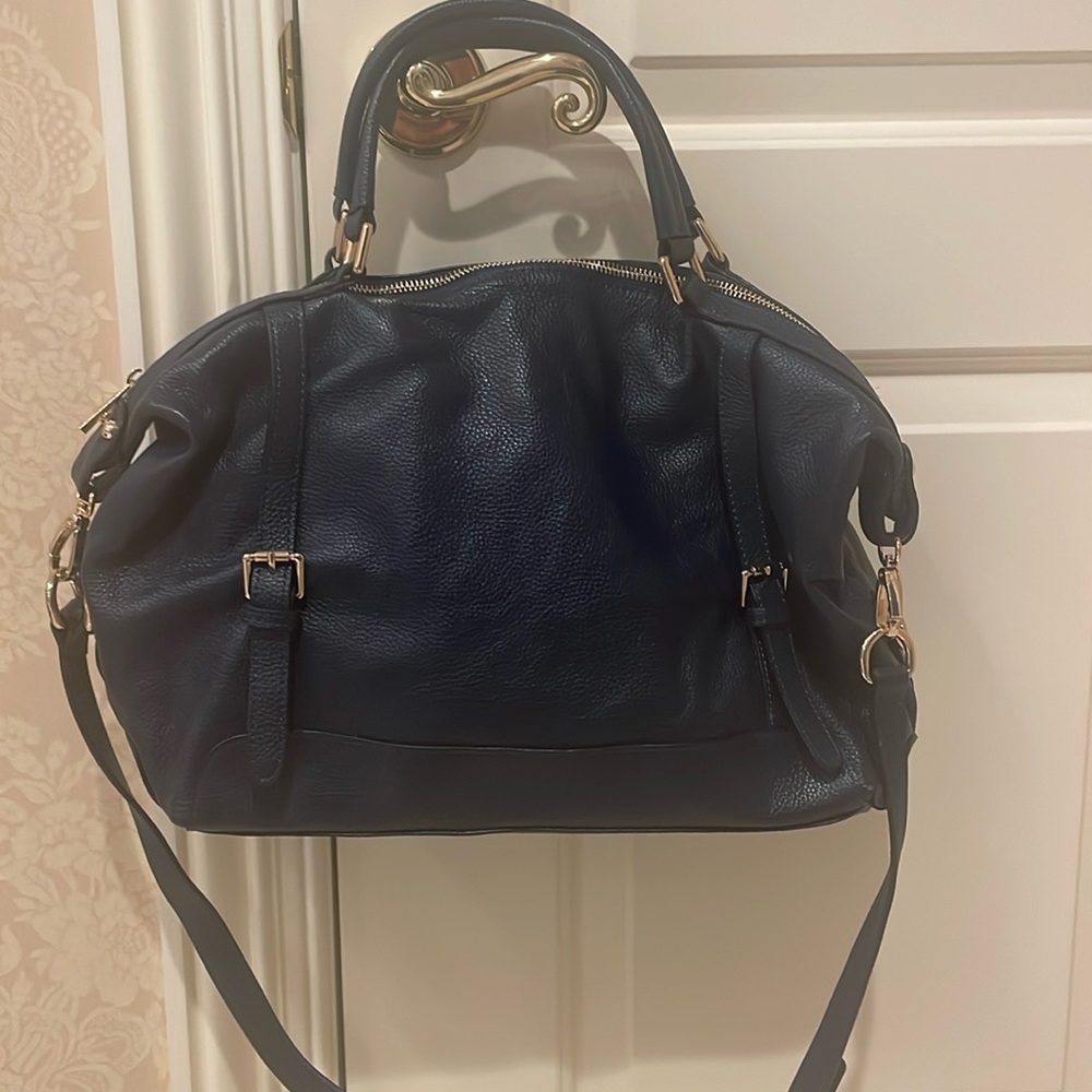 Stunning shoulder bag.